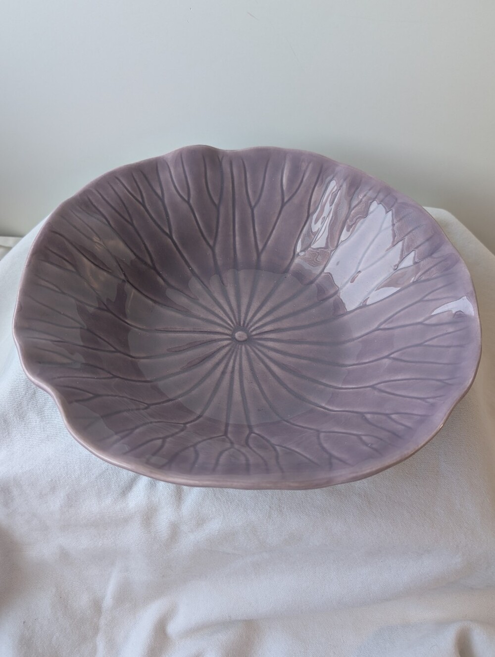 Metlox Lotus Lilac Ceramic Round Vegetable Salad Bowl Vintage